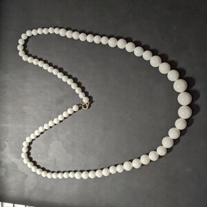 Vintage White Graduated Size Beaded Statement Necklace